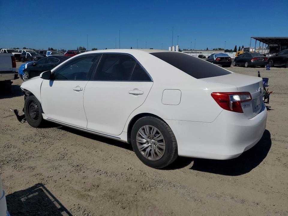 2014 TOYOTA CAMRY LE — Фото 2 из 12