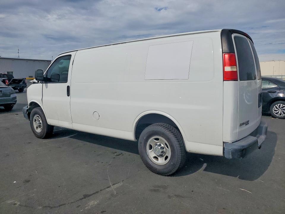 1GCWGFCA5E1134890 2014 CHEVROLET EXPRESS G2500 photo no. 2