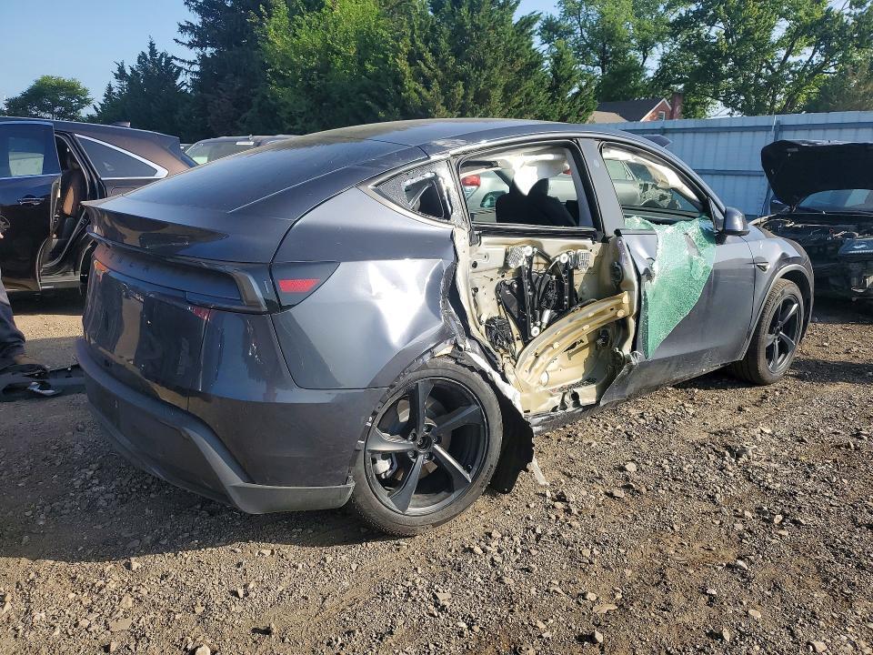 2026 TESLA MODEL Y — Фото 3 из 12
