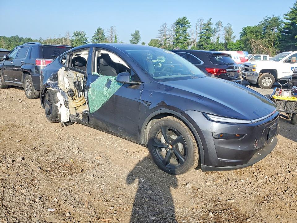 2026 TESLA MODEL Y — Фото 4 из 12