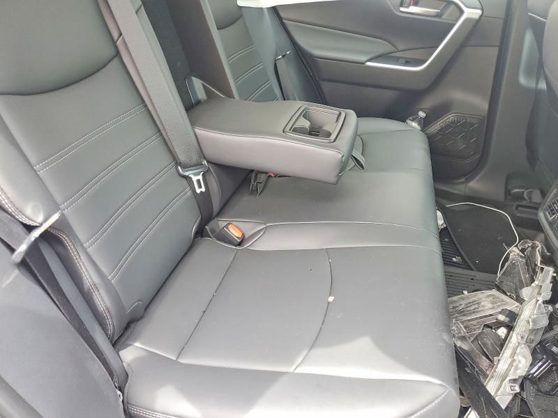 2025 TOYOTA RAV4 XLE PREMIUM — Фото 10 из 12