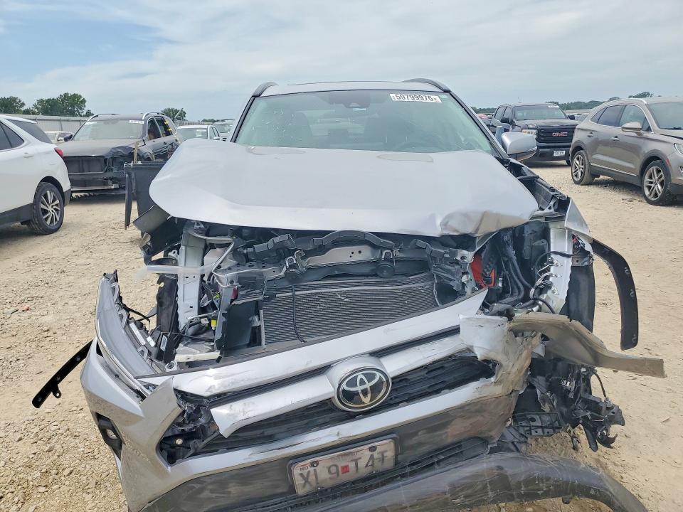 2025 TOYOTA RAV4 XLE PREMIUM — Фото 5 из 12
