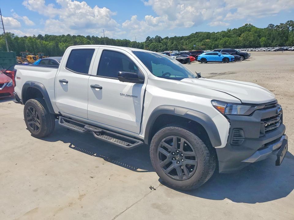 2024 CHEVROLET COLORADO TRAIL BOSS — Фото 4 из 12
