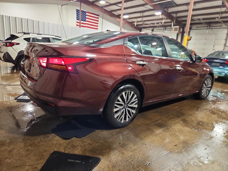 2023 NISSAN ALTIMA SV — Фото 3 из 12