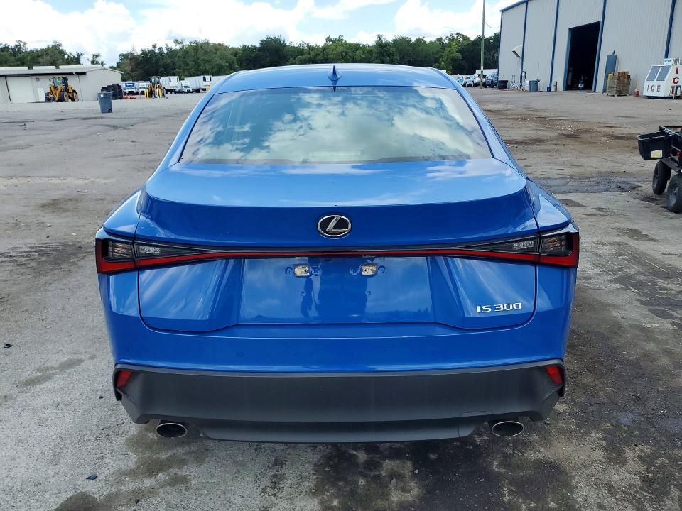 2022 LEXUS IS 300 — Фото 6 из 13