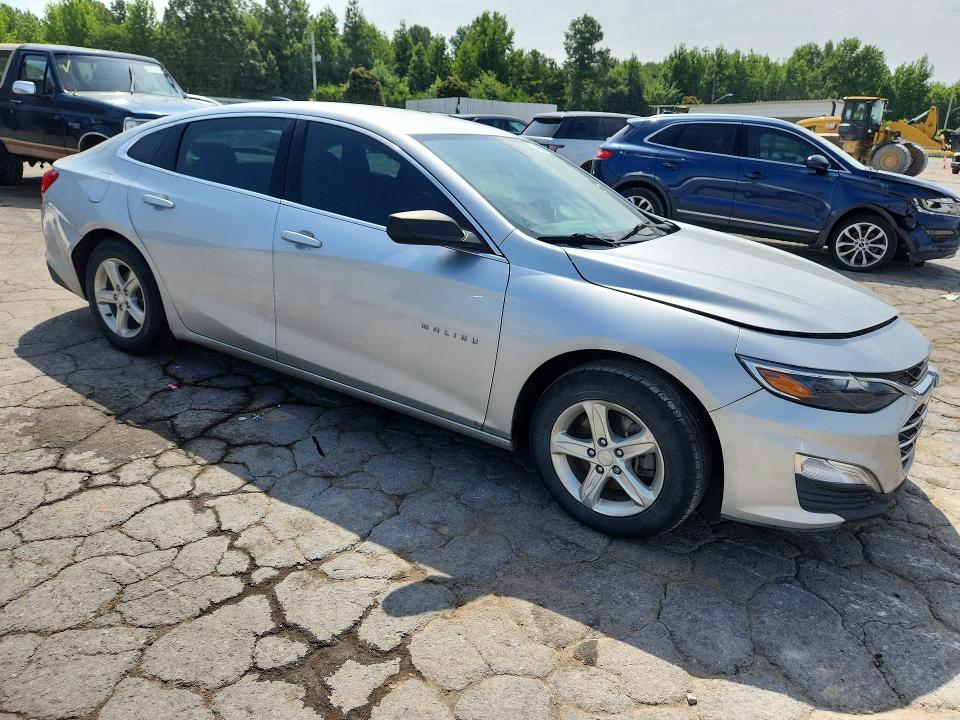 2021 CHEVROLET MALIBU LS — Фото 4 из 12