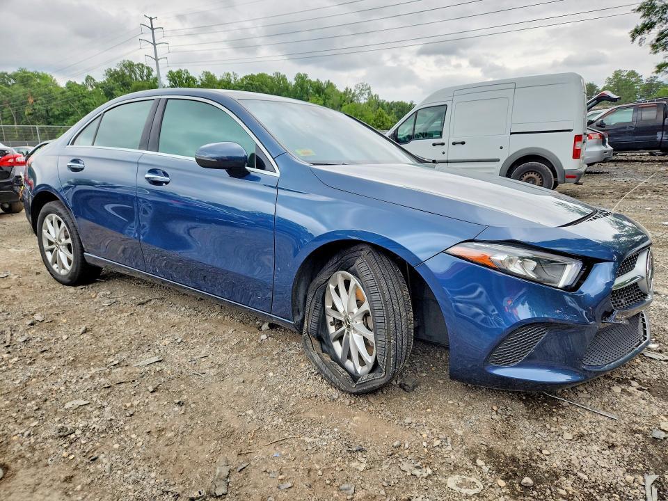 2020 MERCEDES-BENZ A 220 4MATIC — Фото 4 из 12