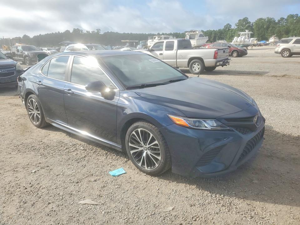 2020 TOYOTA CAMRY SE — Фото 4 из 13