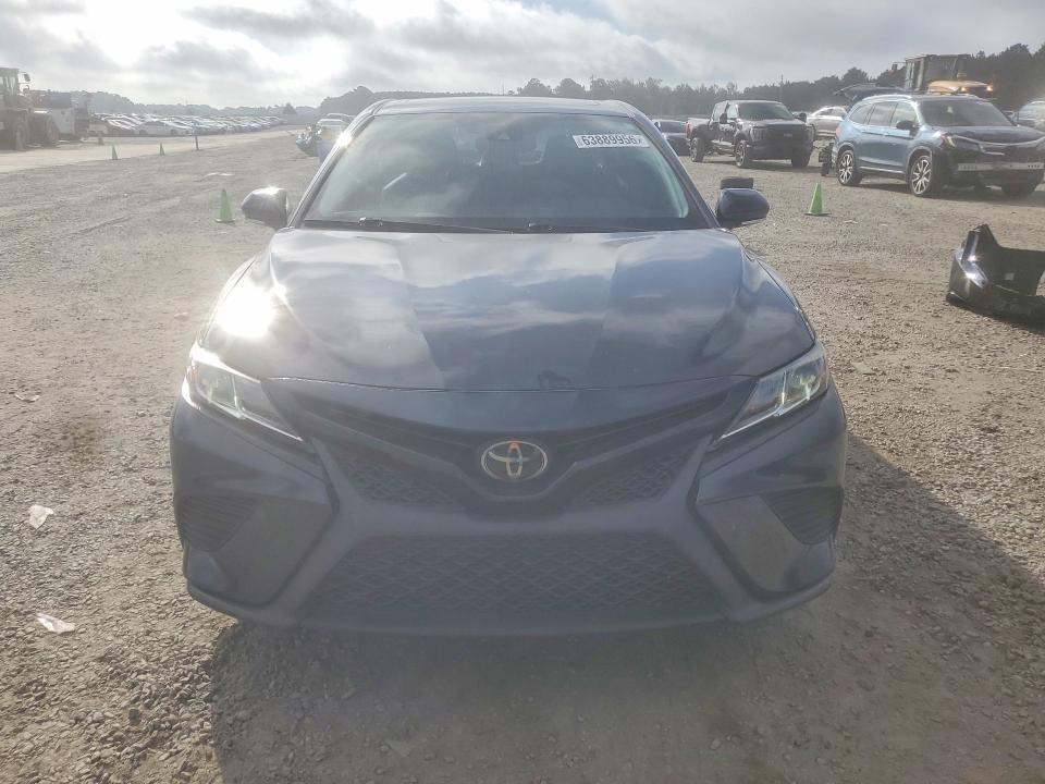 2020 TOYOTA CAMRY SE — Фото 5 из 13