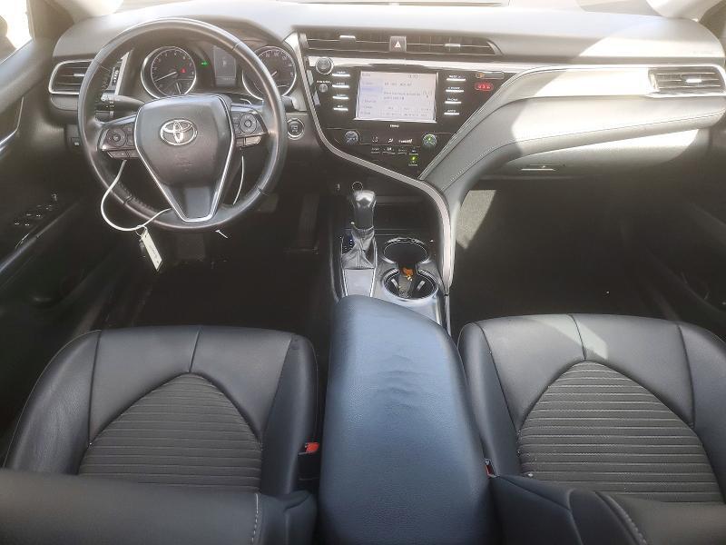 2020 TOYOTA CAMRY SE — Фото 8 из 13
