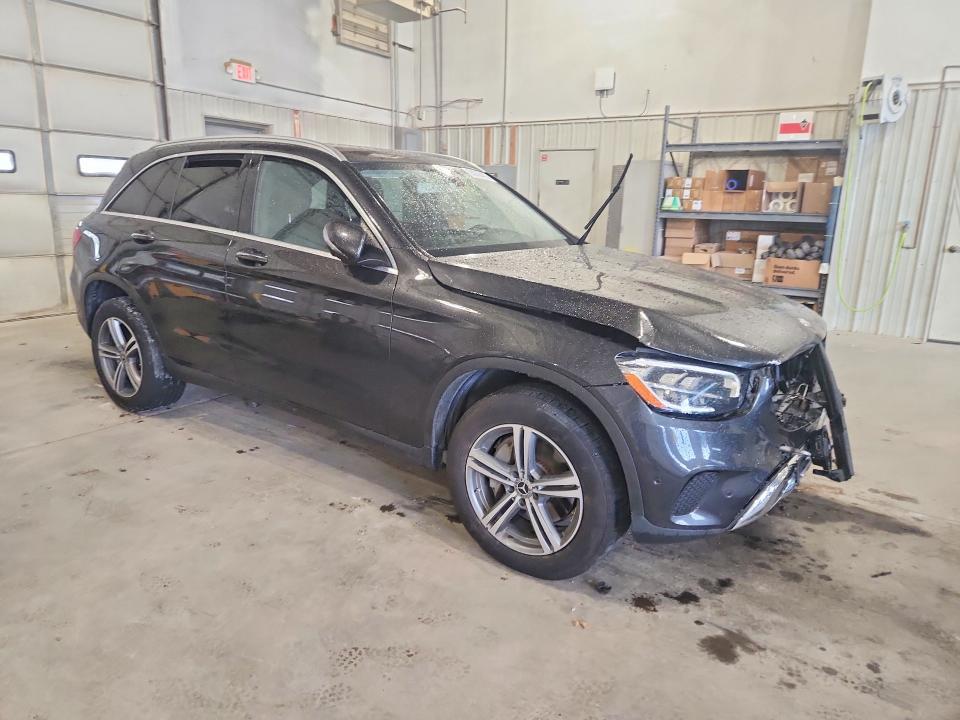 2020 MERCEDES-BENZ GLC 300 — Фото 4 из 12