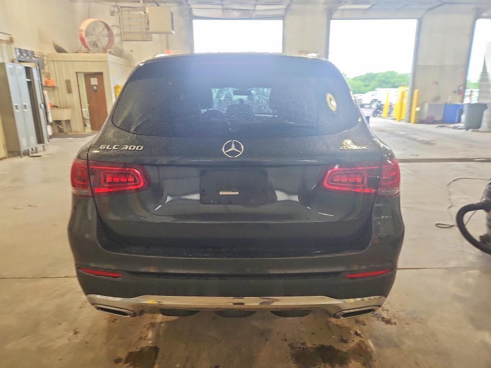 2020 MERCEDES-BENZ GLC 300 — Фото 6 из 12