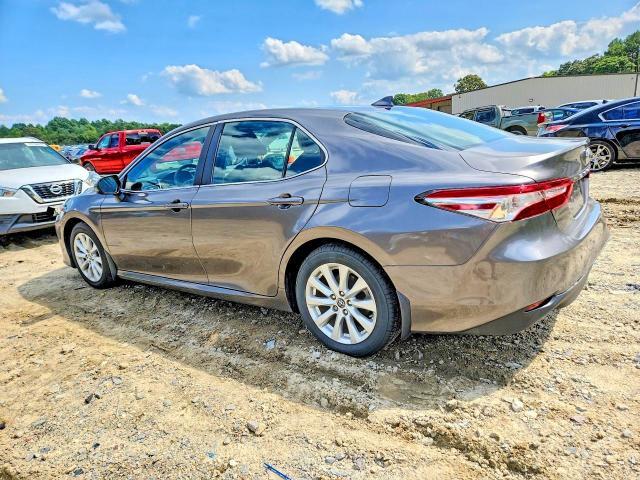 2019 TOYOTA CAMRY LE — Фото 2 из 12