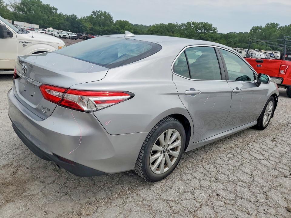 2019 TOYOTA CAMRY LE — Фото 3 из 13