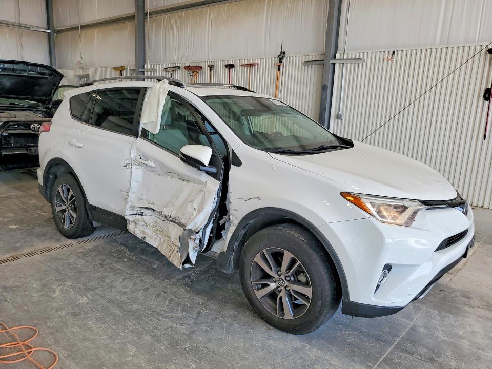 2018 TOYOTA RAV4 XLE — Фото 4 из 13