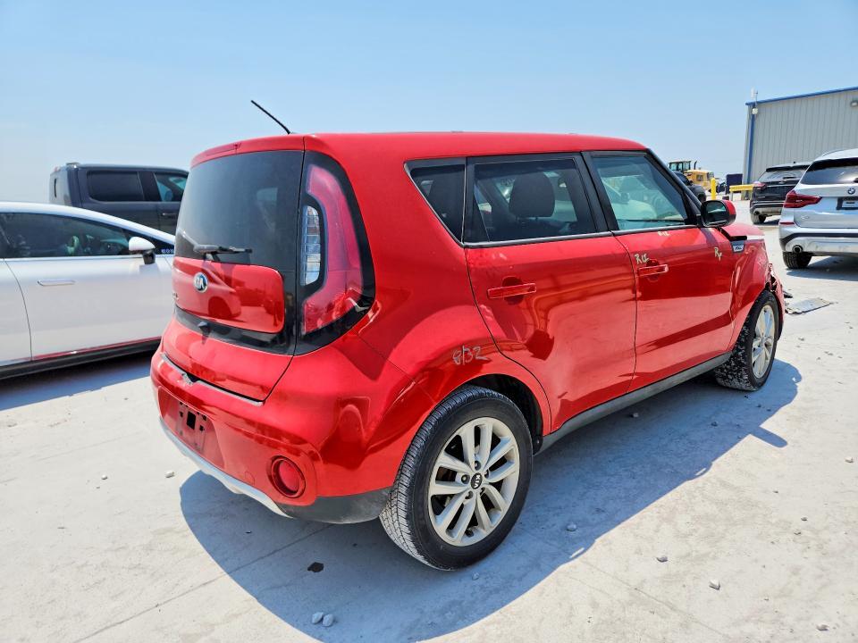 KNDJP3A55J7603689 2018 KIA SOUL photo no. 3