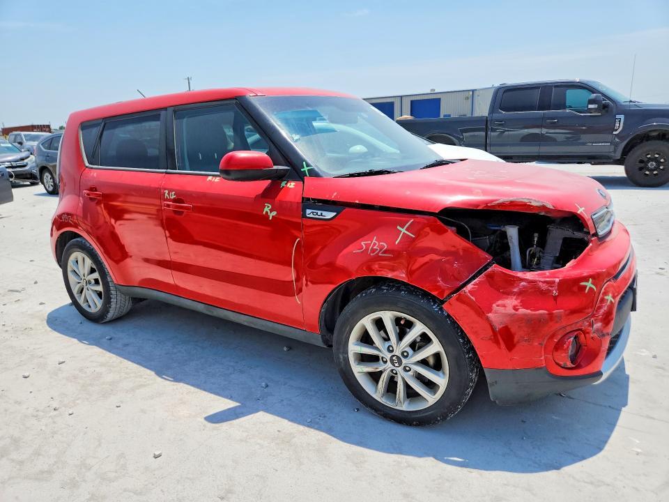 KNDJP3A55J7603689 2018 KIA SOUL photo no. 4