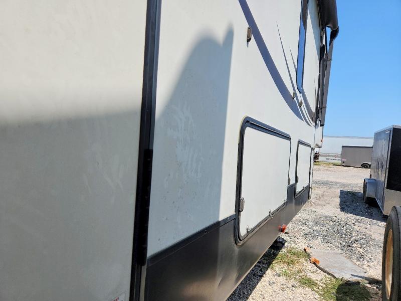 5ZT3SR1B8K6101538 2018 SABRE BY FOREST RIVE TRAILER photo no. 5