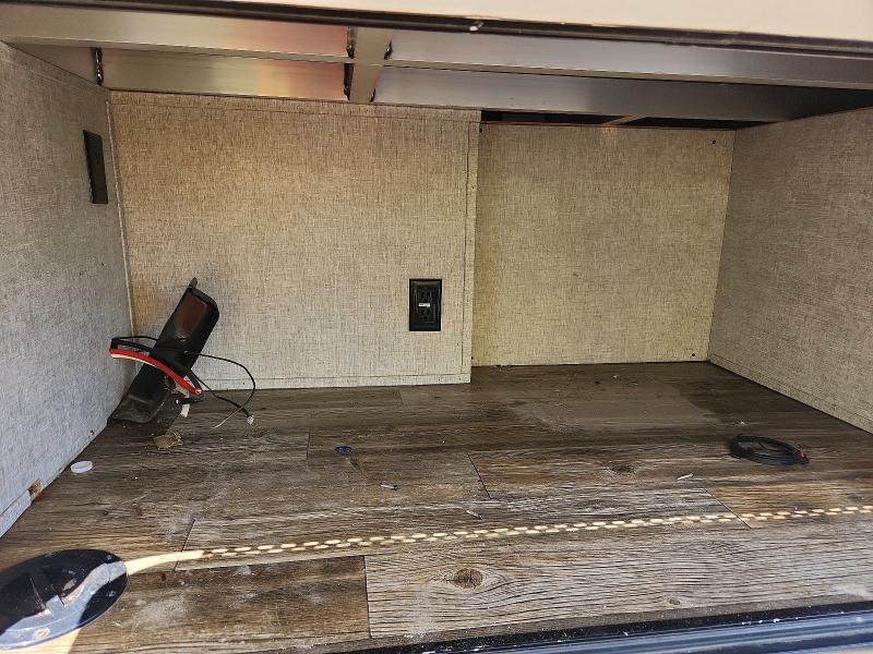 5ZT3SR1B8K6101538 2018 SABRE BY FOREST RIVE TRAILER photo no. 9