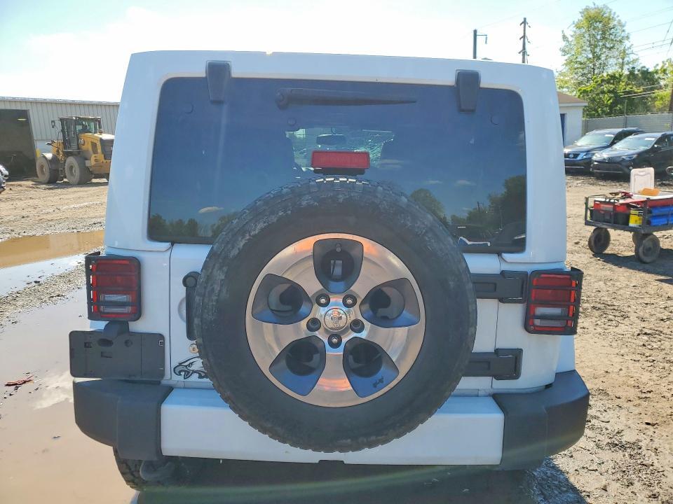 2016 JEEP WRANGLER UNLIMITED SAHARA — Фото 6 из 13