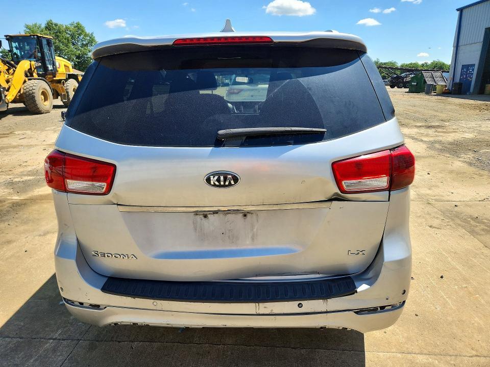 2017 KIA SEDONA LX — Фото 6 из 13