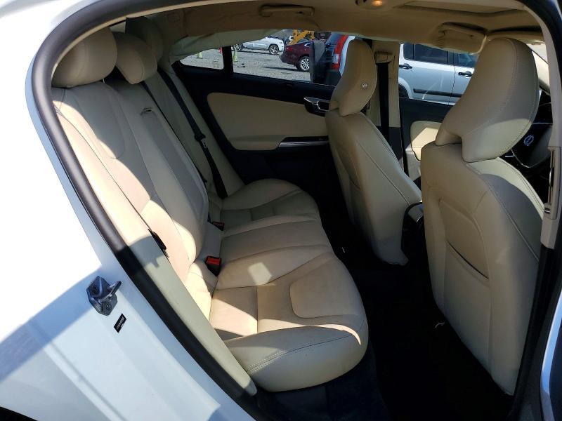 2017 VOLVO S60 PREMIER — Фото 10 из 12