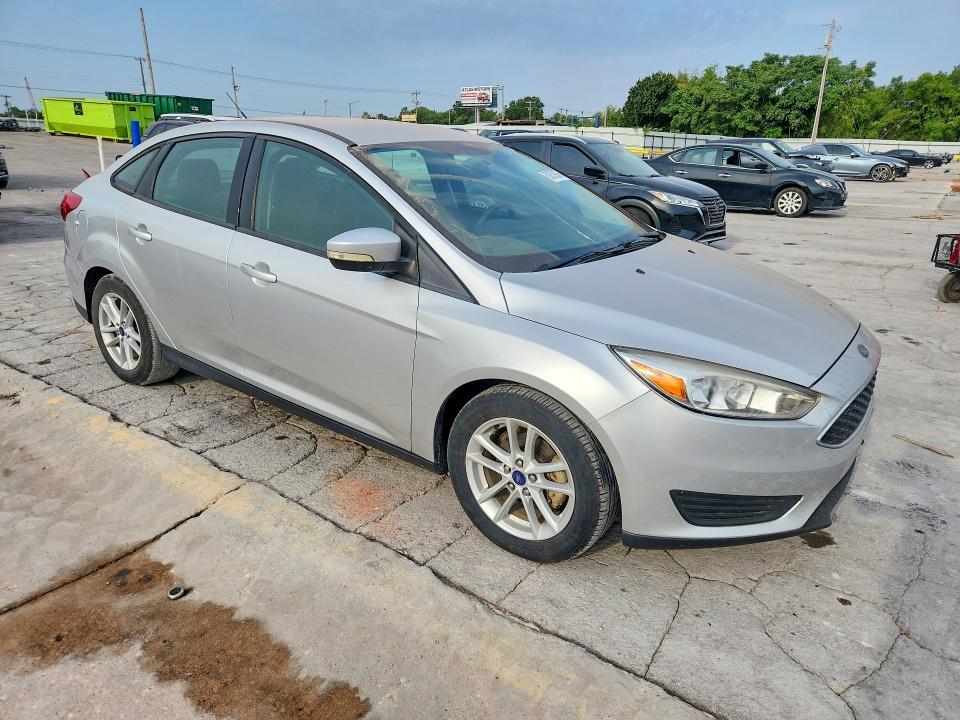 2017 FORD FOCUS SE — Фото 4 из 12