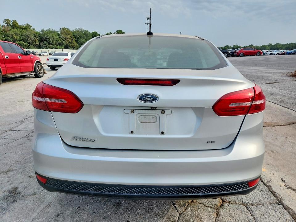 2017 FORD FOCUS SE — Фото 6 из 12
