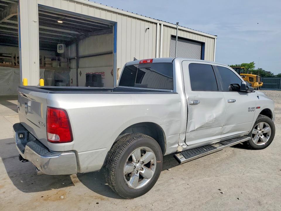2016 RAM 1500 SLT — Фото 3 из 12