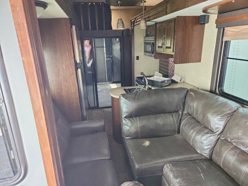 2015 HEARTLAND CYCLONE CAMPER — Фото 6 из 10