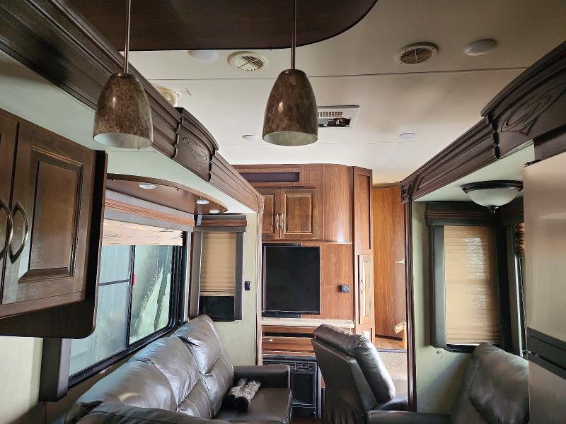 2015 HEARTLAND CYCLONE CAMPER — Фото 9 из 10
