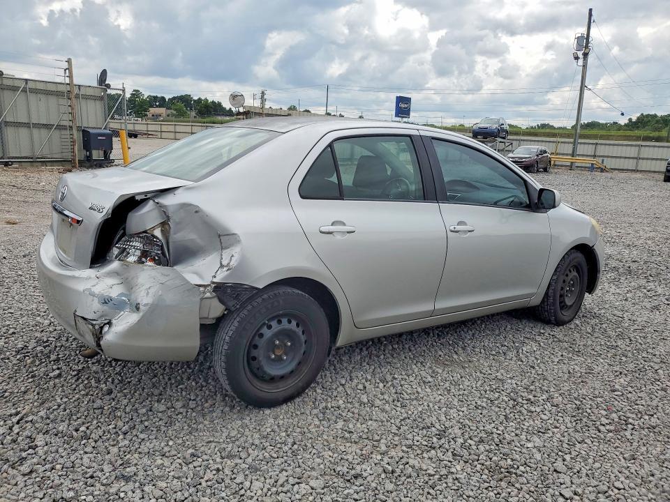 2012 TOYOTA YARIS FLEET — Фото 3 из 12