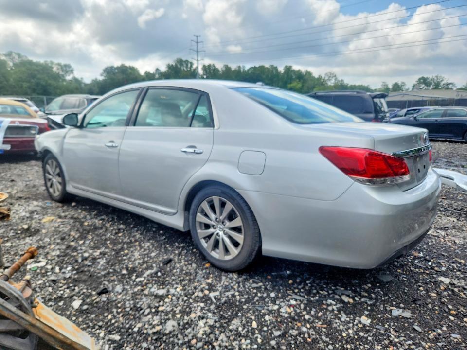 2011 TOYOTA AVALON LIMITED — Фото 2 из 13
