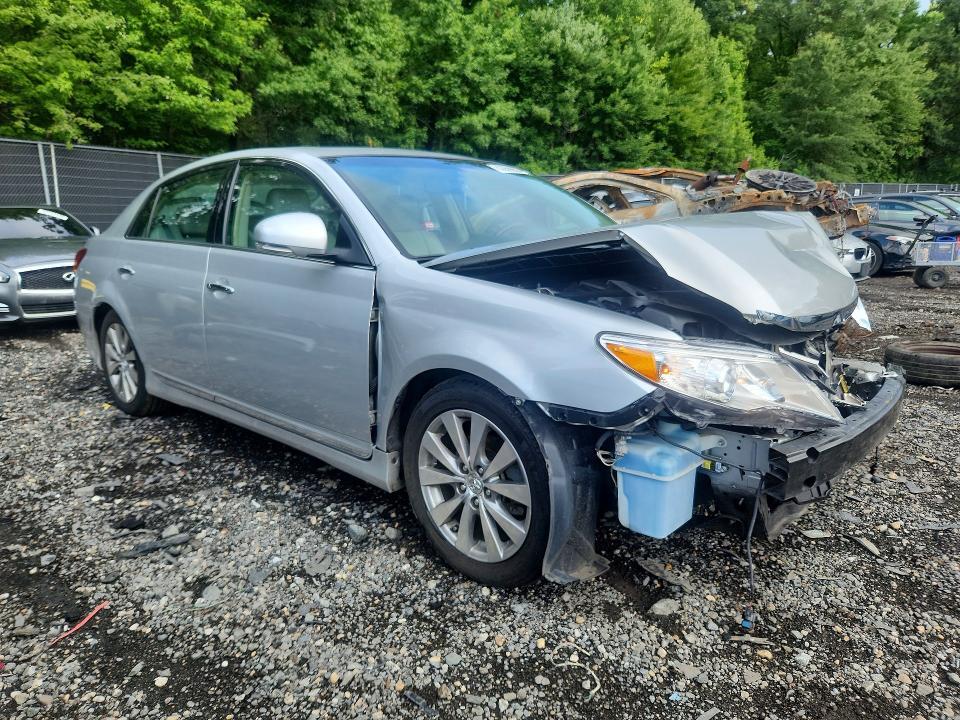 2011 TOYOTA AVALON LIMITED — Фото 4 из 13