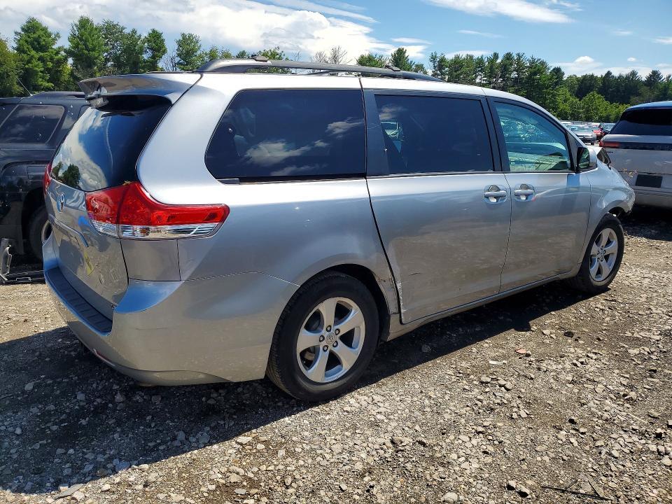 2011 TOYOTA SIENNA LE — Фото 3 из 13