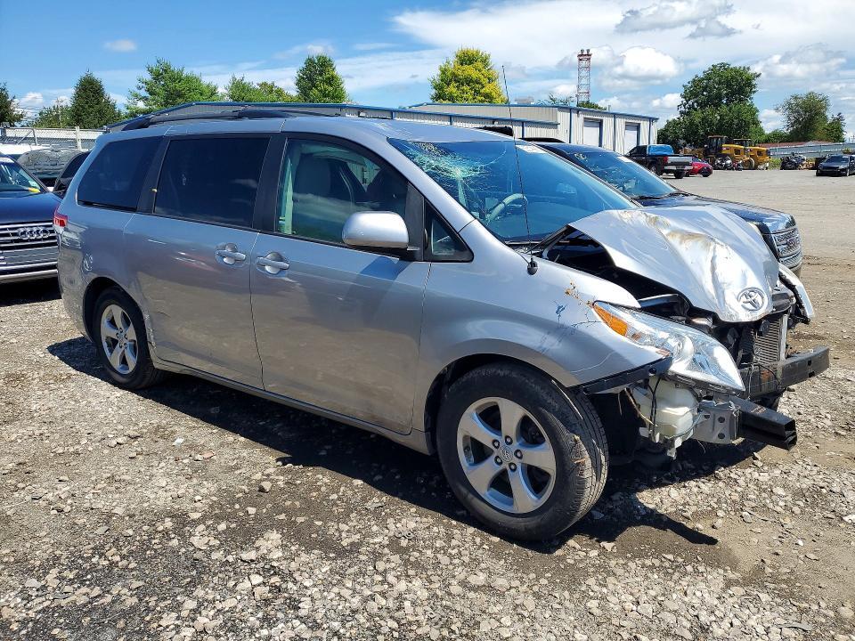 2011 TOYOTA SIENNA LE — Фото 4 из 13