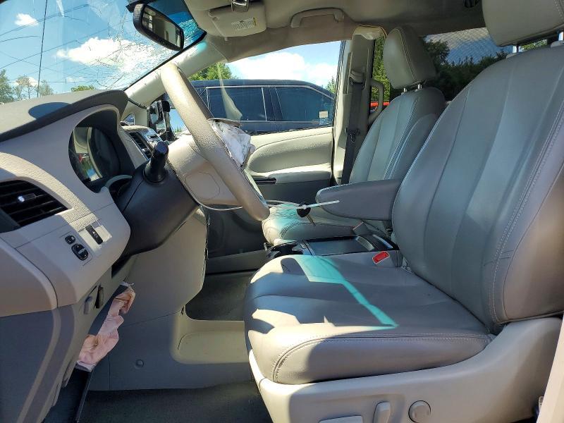 2011 TOYOTA SIENNA LE — Фото 7 из 13