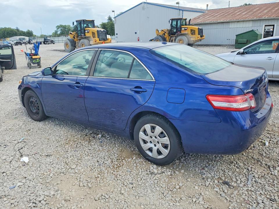 2011 TOYOTA CAMRY BASE — Фото 2 из 12