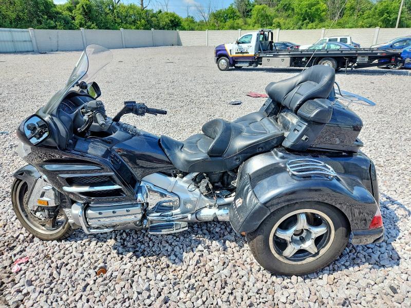 1HFSC47F67A601828 2007 HONDA GL1800 photo no. 3