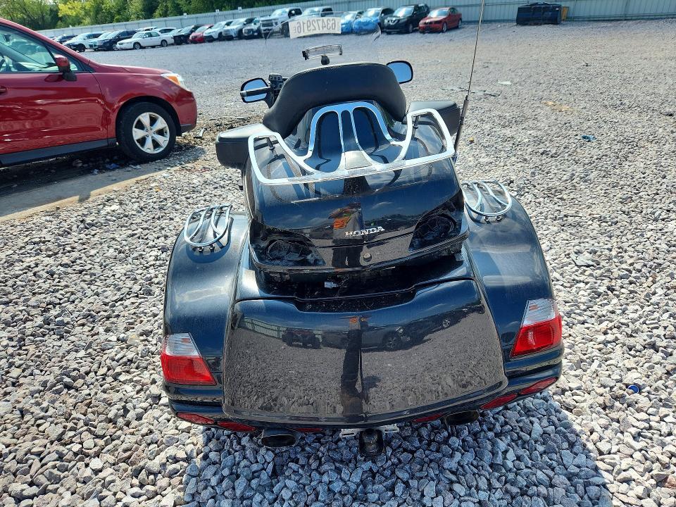 1HFSC47F67A601828 2007 HONDA GL1800 photo no. 4