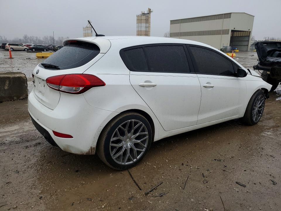 2016 KIA FORTE5 LX — Фото 3 из 12