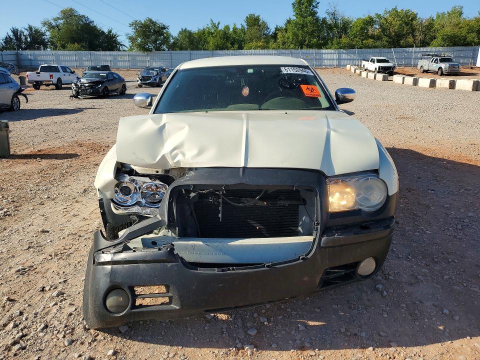 2005 CHRYSLER 300C — Фото 5 из 12