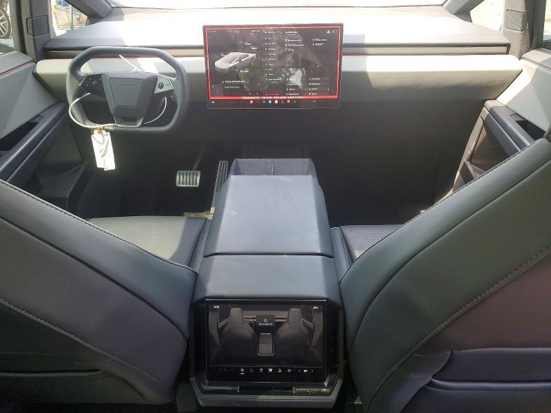 2025 TESLA CYBERTRUCK — Фото 8 из 12