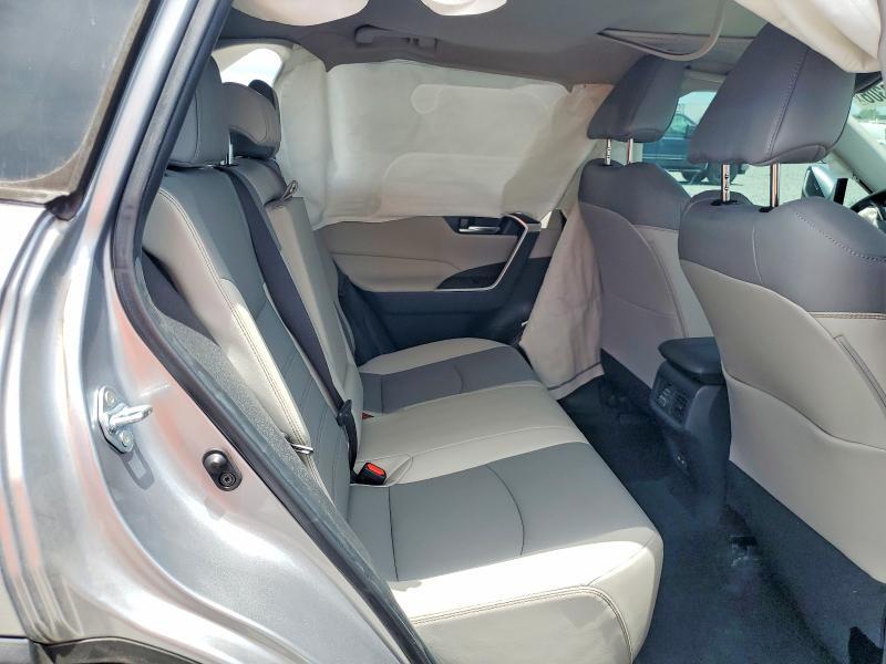 2023 TOYOTA RAV4 XLE PREMIUM — Фото 10 из 13