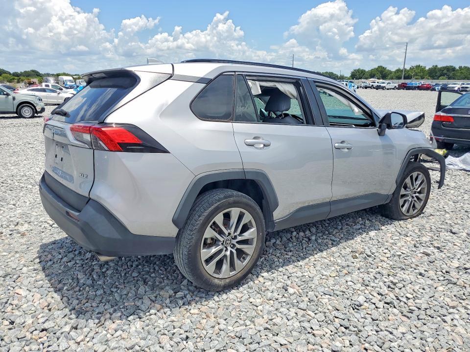 2023 TOYOTA RAV4 XLE PREMIUM — Фото 3 из 13