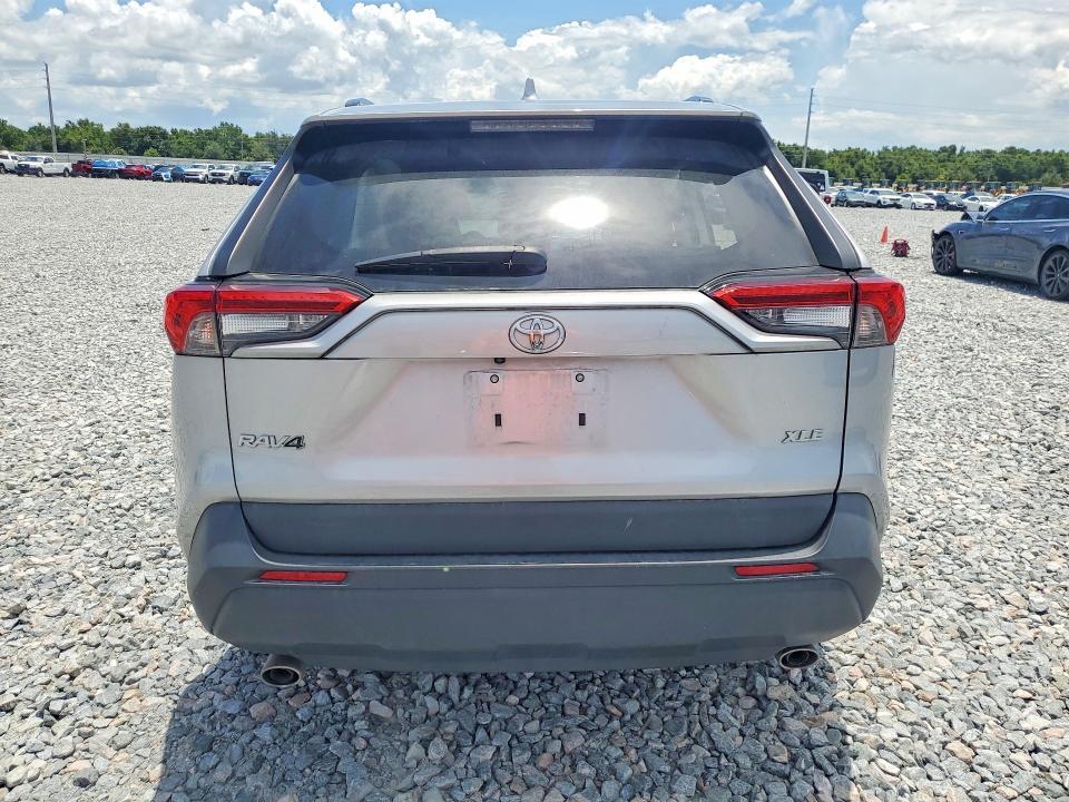 2023 TOYOTA RAV4 XLE PREMIUM — Фото 6 из 13