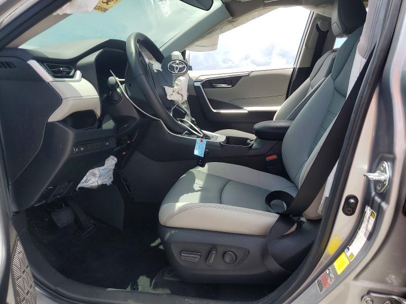 2023 TOYOTA RAV4 XLE PREMIUM — Фото 7 из 13