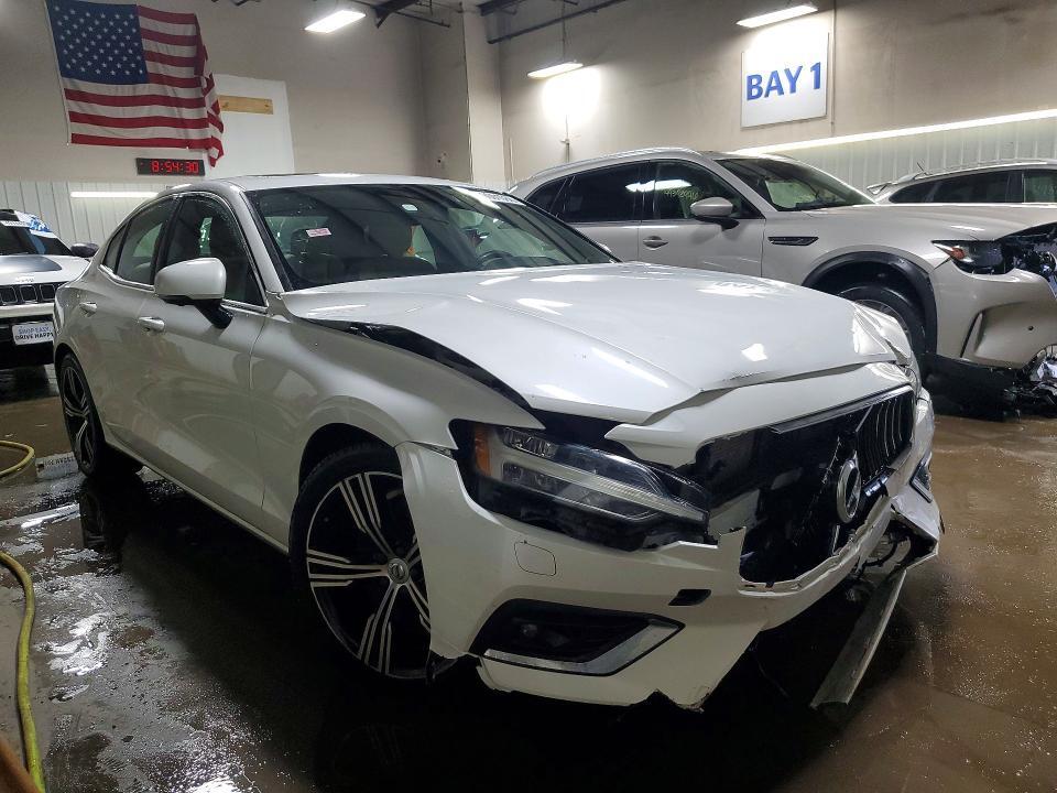 2019 VOLVO S60 T6 INSCRIPTION — Фото 4 из 12