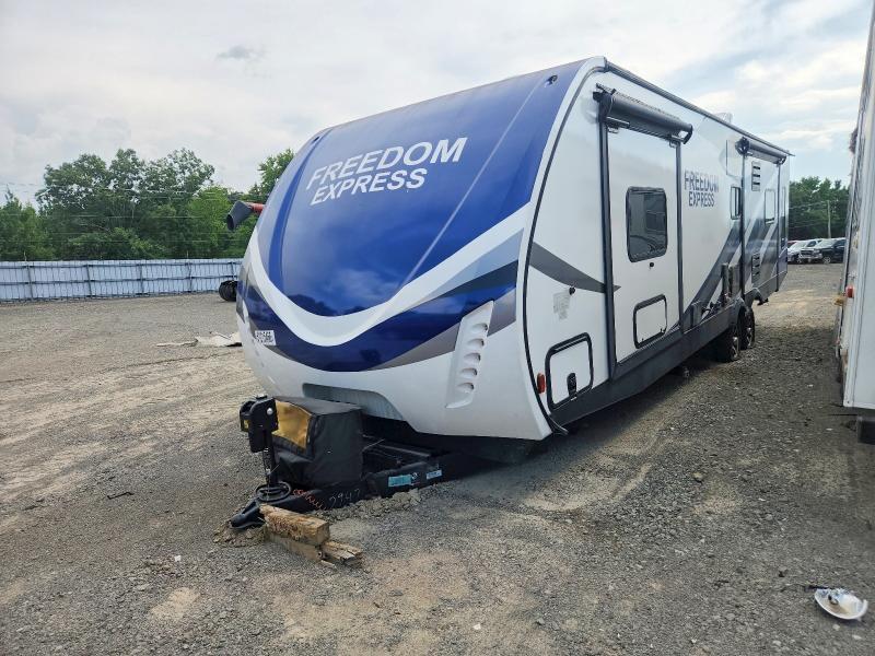 2018 FOREST RIVER FREEDOM EXPRESS CAMPER — Фото 2 из 10