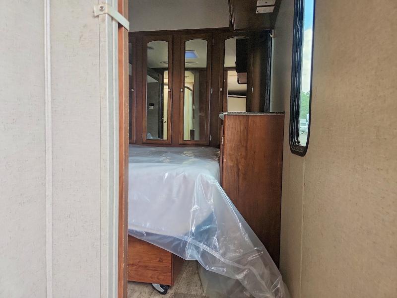 2018 FOREST RIVER FREEDOM EXPRESS CAMPER — Фото 5 из 10